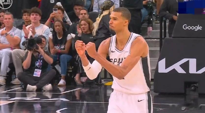 盖帽不及格！NBA季后赛，马刺G2爆锤狼，文班亚马19分+15板+2助+2帽，出