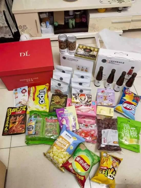 网友称帮了胖东来个小忙竟收到16公斤礼包快递费就超100元近日，有网友发帖分