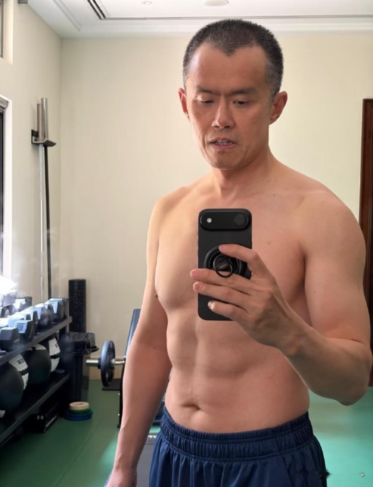 马斯克：我是地球首富哦！赵长鹏：我是华人首富哦！老赵如今这身体练的，马斯克看