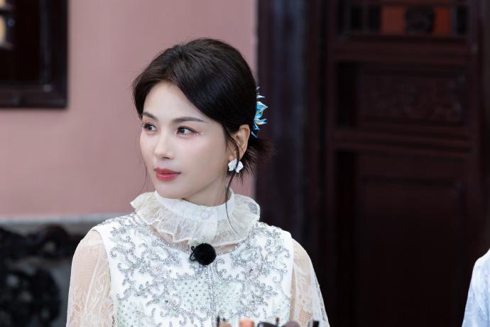 刘涛究竟有多迷人刘涛婉约沉静，美丽怡然。