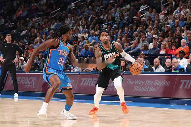 开拓者这个队，在球队文化方面就有明显的问题。之前谢顿-夏普在的时候，他在场上随便