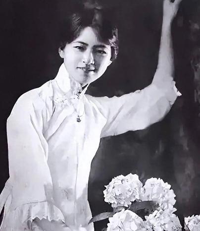 一次，高晓松想拍《林徽因传》，被林徽因的女儿梁再冰警告：“你要是拍我妈和徐志摩有