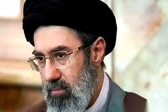 伊朗最高领袖“静音”了。不是人不见了，是声音和画面被彻底掐断了。现在的德黑兰传