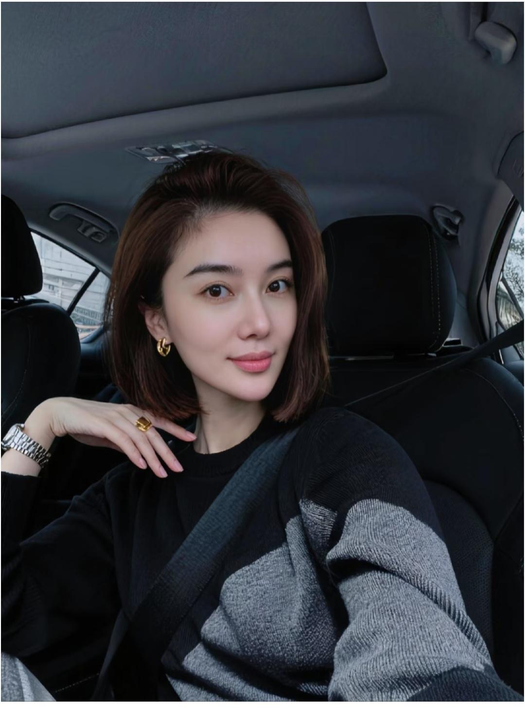 发型，五官，气质，真是绝绝子。