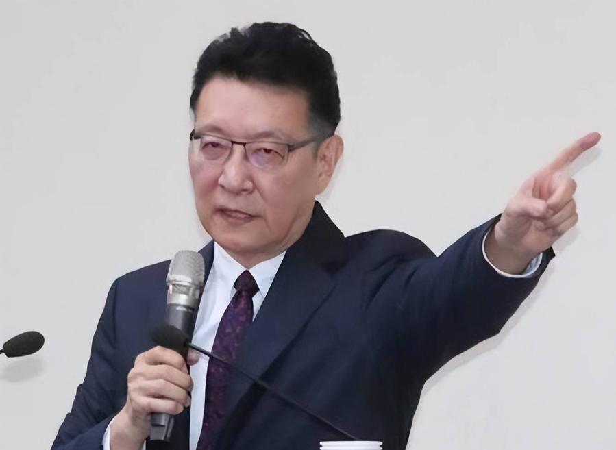赵少康乱咬人！赵少康这一出，确实是在转移焦点。郝龙斌选情吃力，