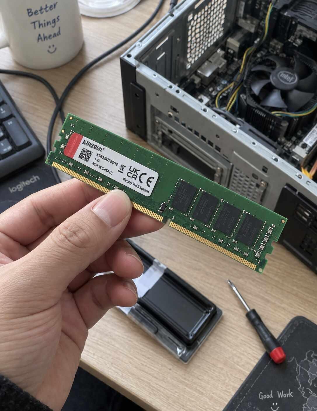 拆开才发现，这根金士顿内存朴素得很彻底最近翻出一台老办公电脑，准备收拾的时候顺