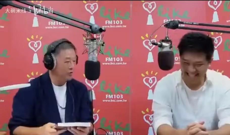 王伟忠上来就是一句：你现在在内地很火艾，有考虑搬去大陆发展吗？葛斯齐受邀做客王