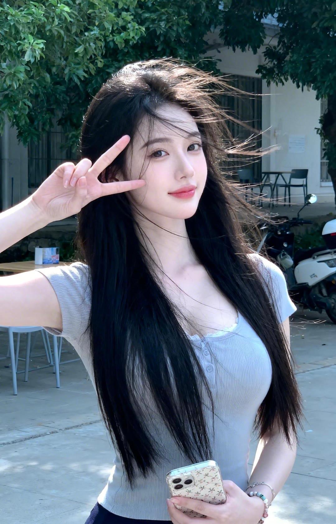 阳光明媚的午后，元气少女俏皮比V😊