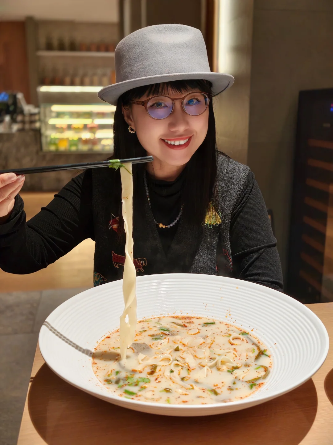 还没见到薛怀义，先吃上了他同款比脸大烩面