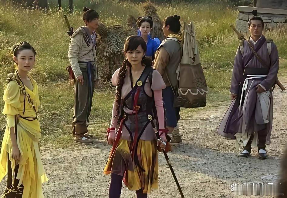 以前闯荡江湖的人，为啥都穿得破破烂烂的，跟拼起来的衣服似的？