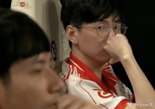 Xxs：别黑了，森哥花仙子很强的，只是那一把出了点意外。我们训练玩蛤蟆花仙子每把