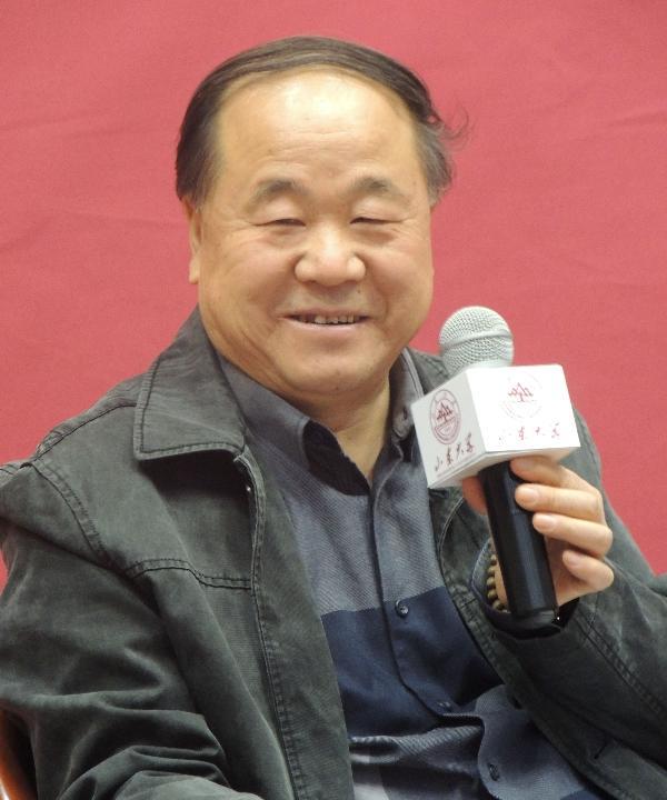 莫言独特的健身方法！莫言先生今年70周岁了，看上去比实际年龄要年轻。他依然在勤奋