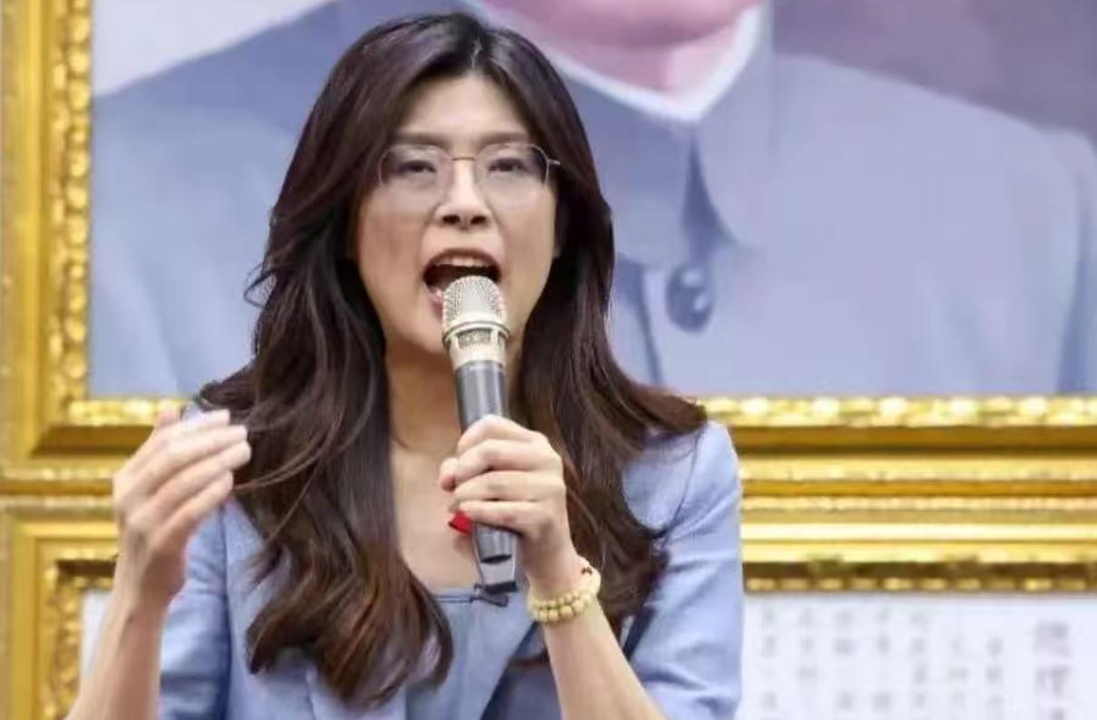 郑丽文叫喊大陆，从来没有放弃“武力保台。 说白了，郑丽文本来就是这样，只是很