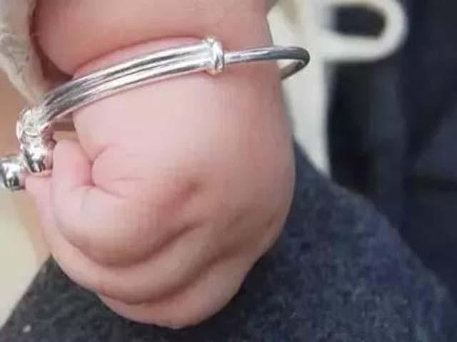 一岁宝宝在生日那天去世, 监控画面揪心, 全家哭成泪人