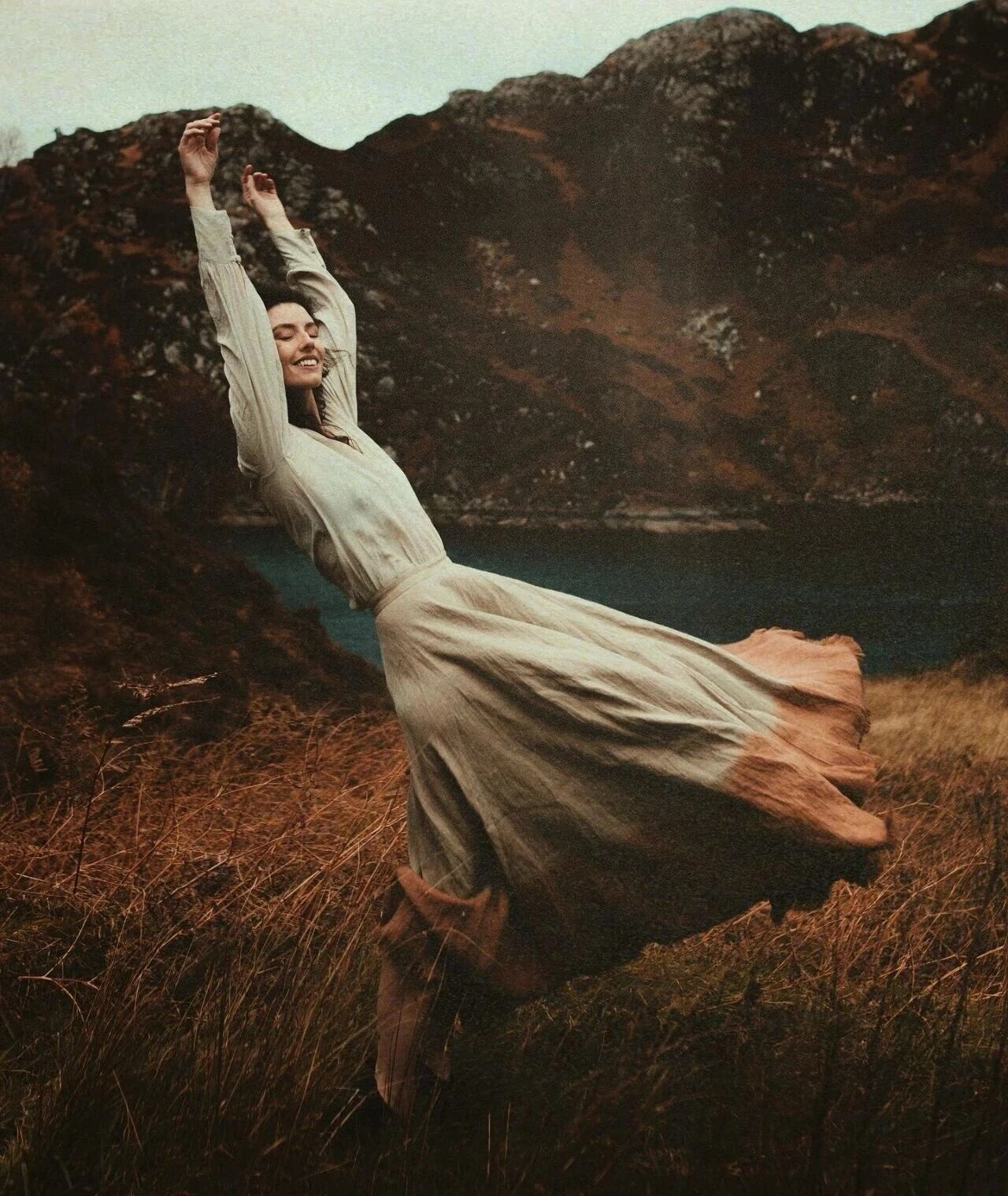 “人的一生，除了发自内心的幸福和盗不走的健康，没有什么是值得炫耀的。”​​