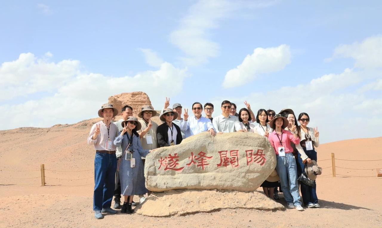 “两岸都是中国人”马英九：去中化荒诞可笑马英九日前结束为期14天的访陆行