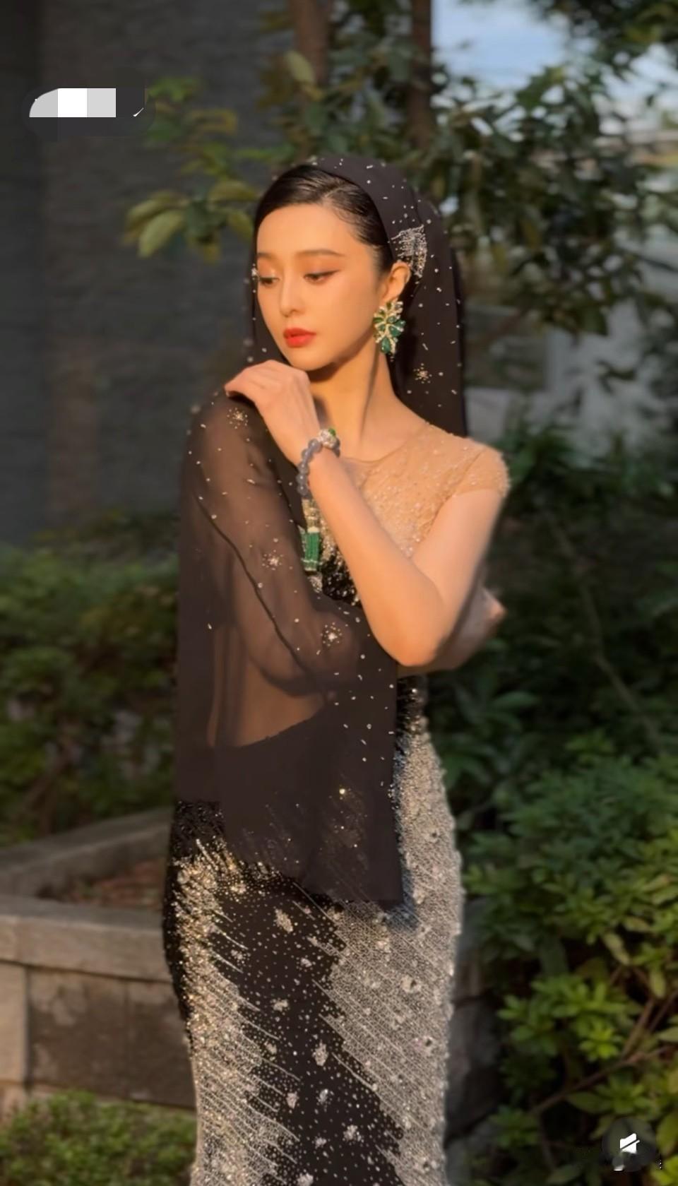 今天第二场造型来了！！美炸了！！还得是她，现在内娱在时尚和红毯这块真是没有能