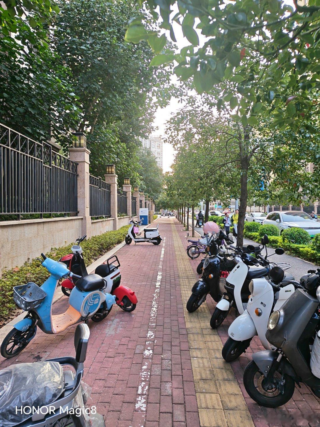 “标准版中的影像旗舰”真的来了！荣耀Magic8这次彻底不讲规矩。最近上手了荣