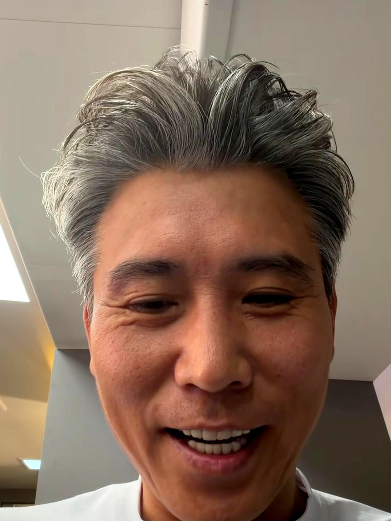 这下明白，李乃文为何频频出现在综艺镜头里了。不是囊中见底，是玩嗨了。看他在片