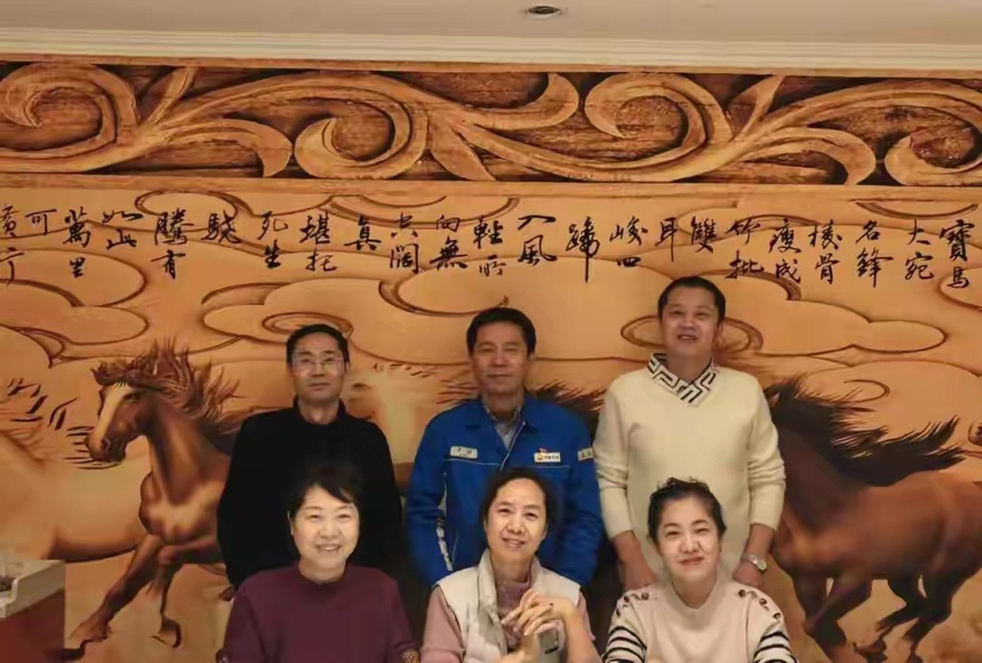 瑾汐来北京两个真哥搭肩宠溺，全家护她别遗憾：人生不圆满但有爱就够了