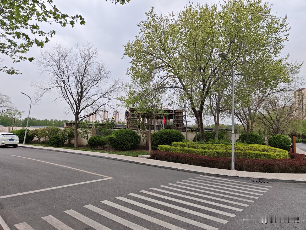 王兰庄地块在西北角正在做一个临建，已经为收客做准备了！天津买房天津新房