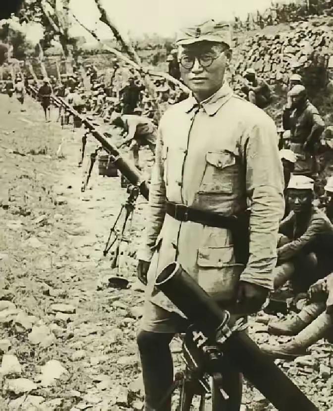 1939年，八路军一分区在突围时，副司令高鹏突然想起还有饺子没拿，执意要回去拿。