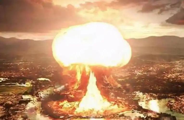 日本专家：投降不是因为美国的原子弹，而是因为苏联发的1个公告。所有人都以为，当年