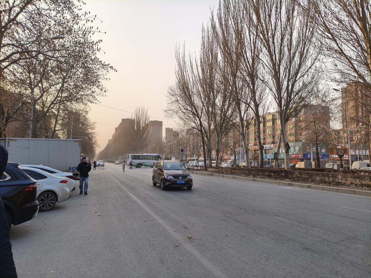 沈阳今日实拍：大风扬尘天，出门记得做好防护！今早出门的沈阳人，是不是都被这灰蒙