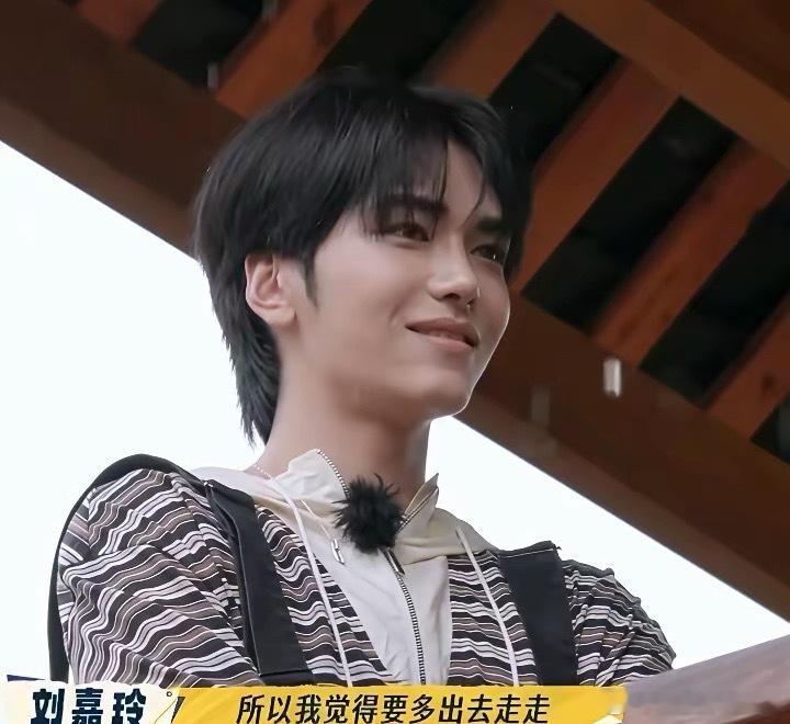 邵子恒问刘嘉玲：“周润发每天都爱出去跑步吗？”刘嘉玲说：“跑。我爬山也是他带我的