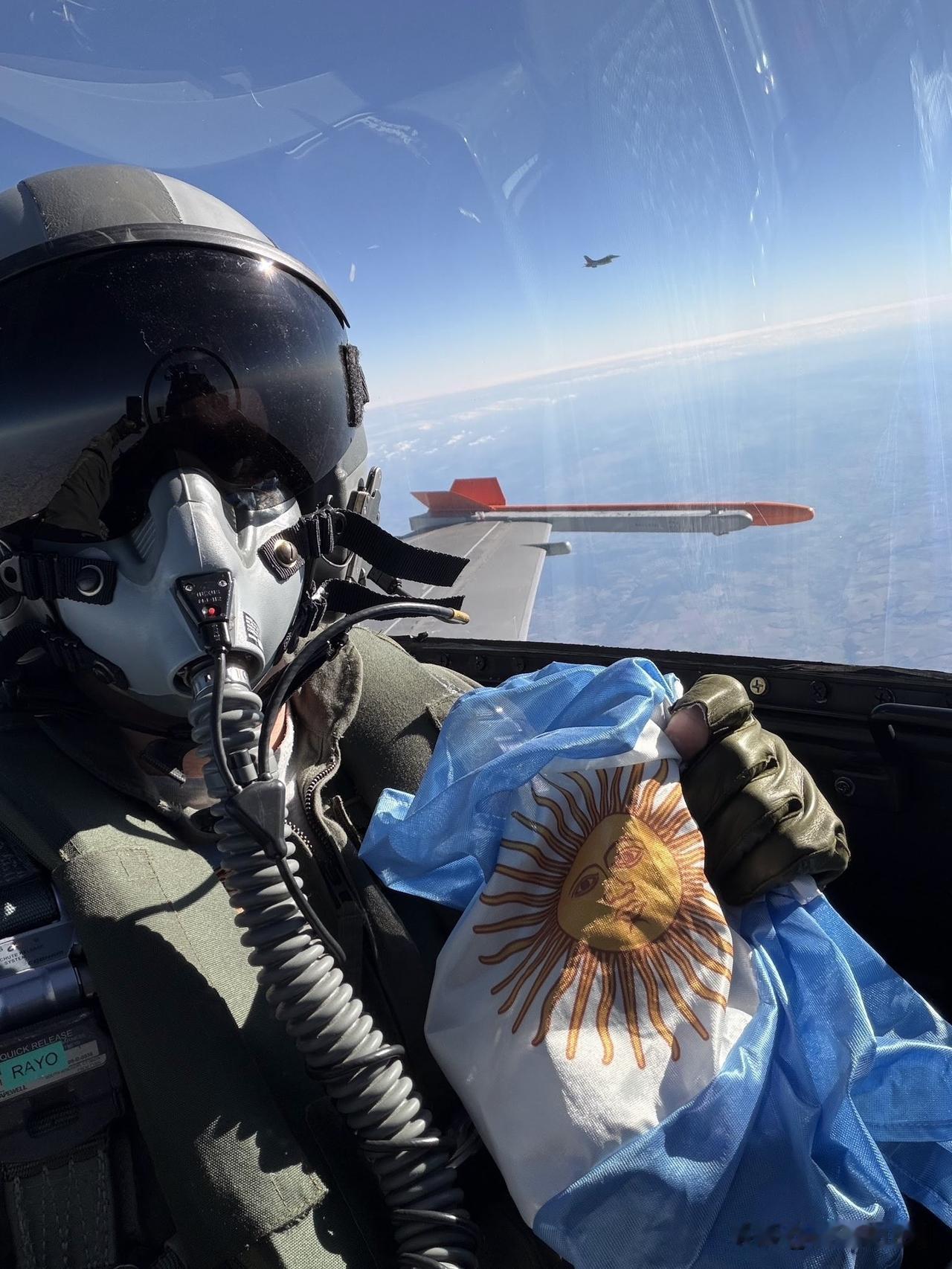 宁要二手F-16，不要JF-17。阿根廷空军飞行员驾驶F-16战斗机从丹麦回国，