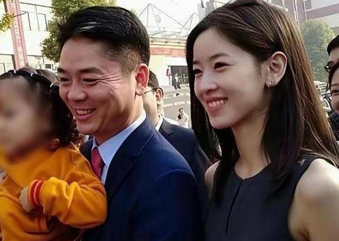 刘强东章泽天11年蜕变：争议夫妻到多重身份赢家，他们有何底牌？