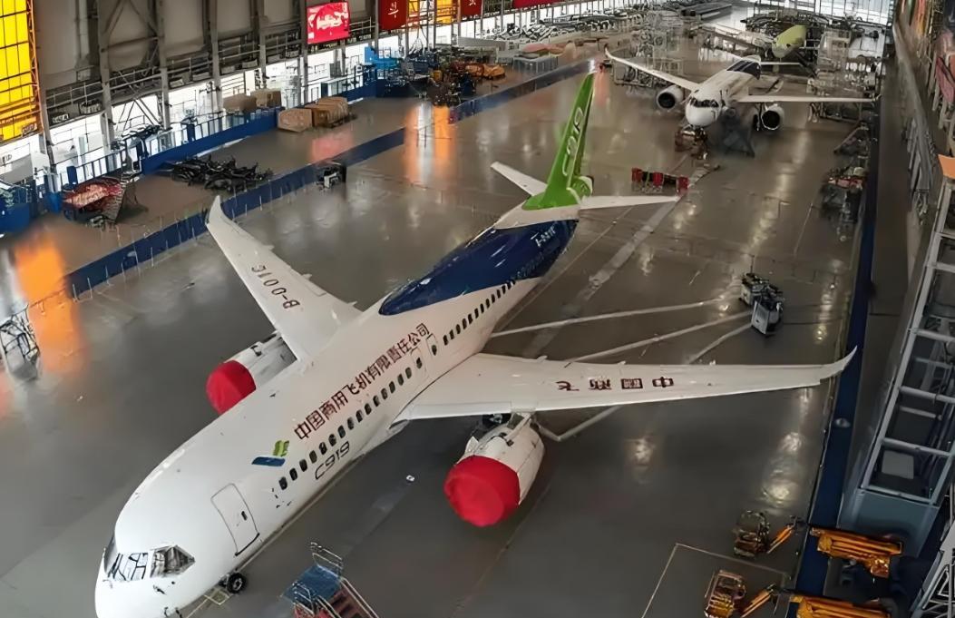 中国的C-919客机是自主研发的干线民用客机，2023年已经完成首次商