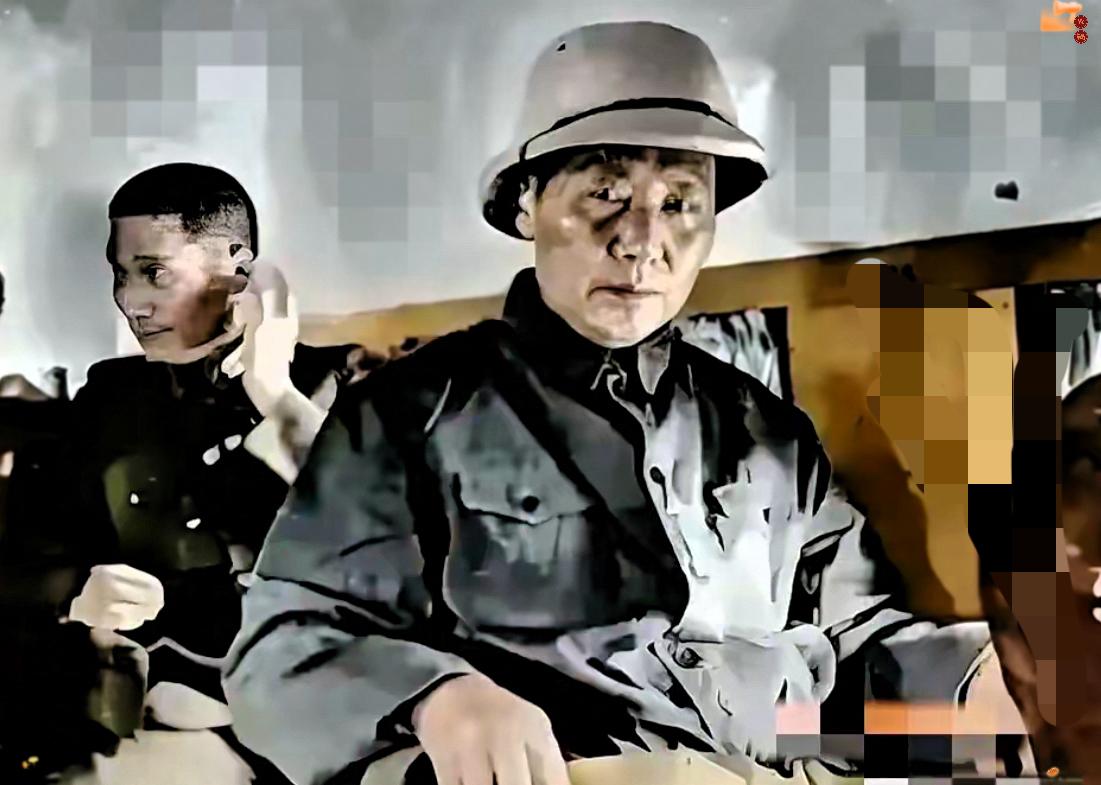 看伟人去重庆谈判的飞机上低头沉思的样子，真的瞬间鼻子发酸！他眉头微蹙，手里攥