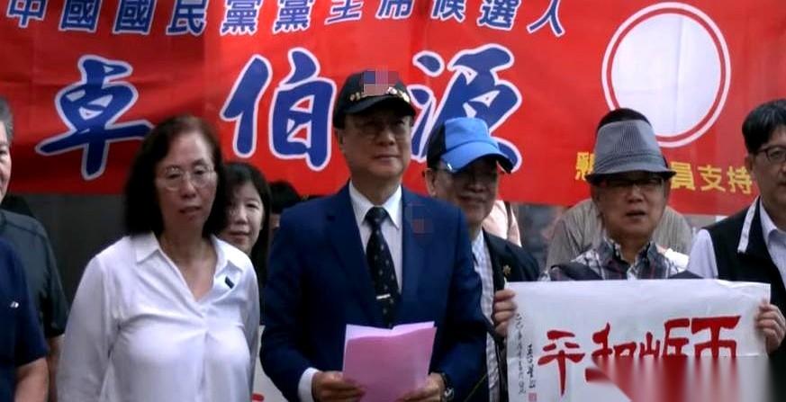 今天这事儿，有点意思。国民党主席选举，有个叫卓伯源的，直接甩出八个大字：“一