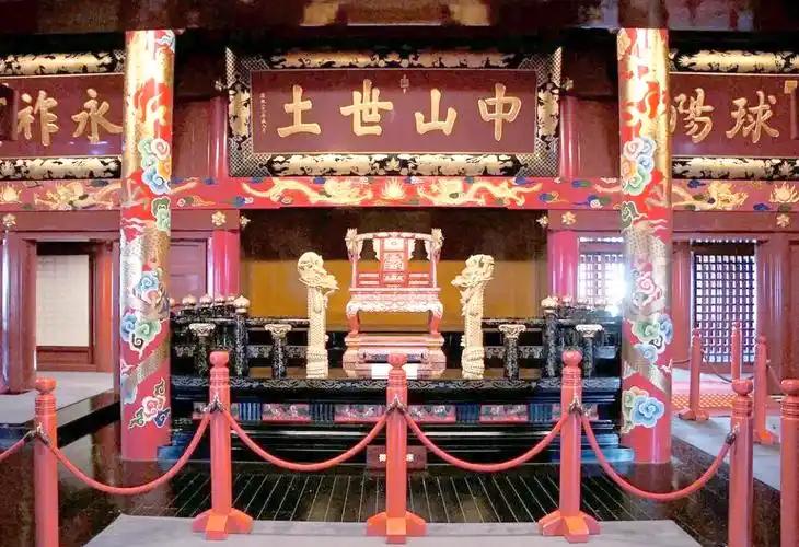 敢信吗？日本家门口的这座大岛，400多年的外交档案，居然一个日文都没有。 2