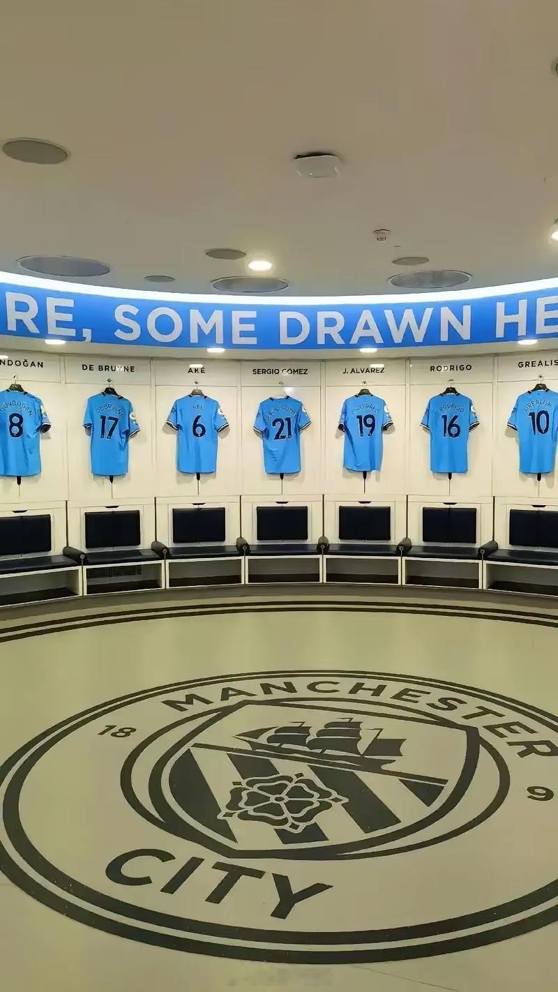 曼城现在的问题是罗德里、福登、迪亚斯、多库等人拿低周薪，而初来乍到的格伊30万英