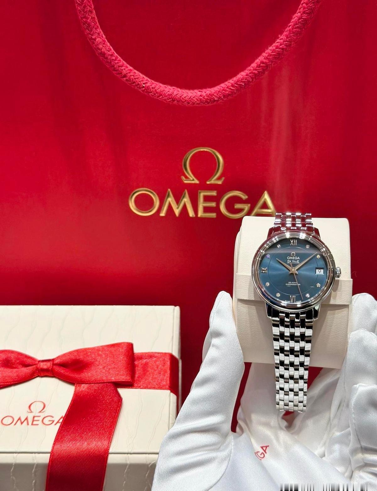 33毫米，不是小，是刚刚好。欧米茄这表，不喧哗，但一戴上就懂了。手腕细的，显