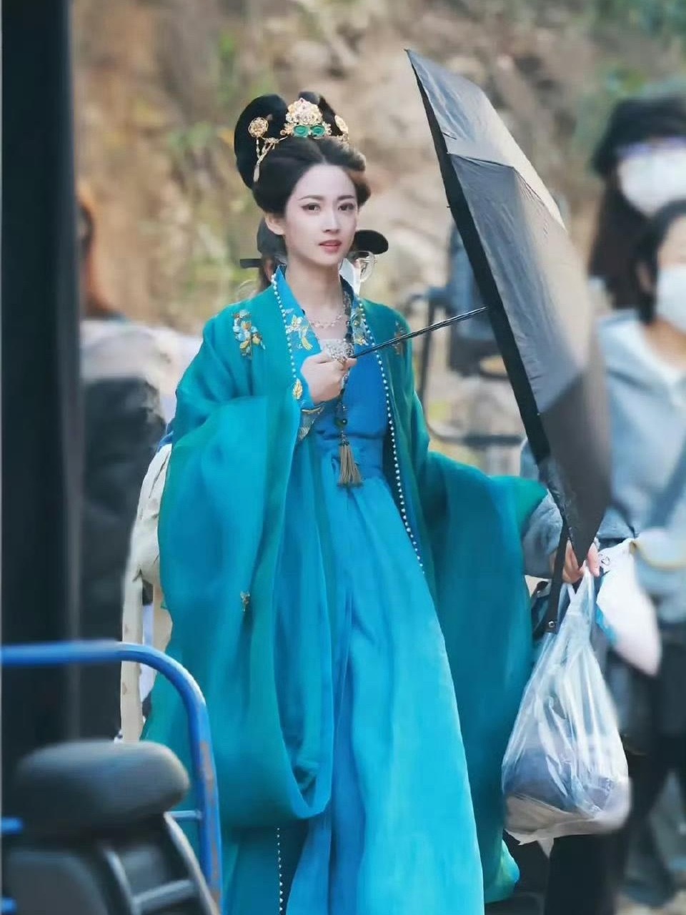 陈钰琪这个剧终于看到了让我眼前一亮的妆造，那服装跟那个婉宁公主的一样