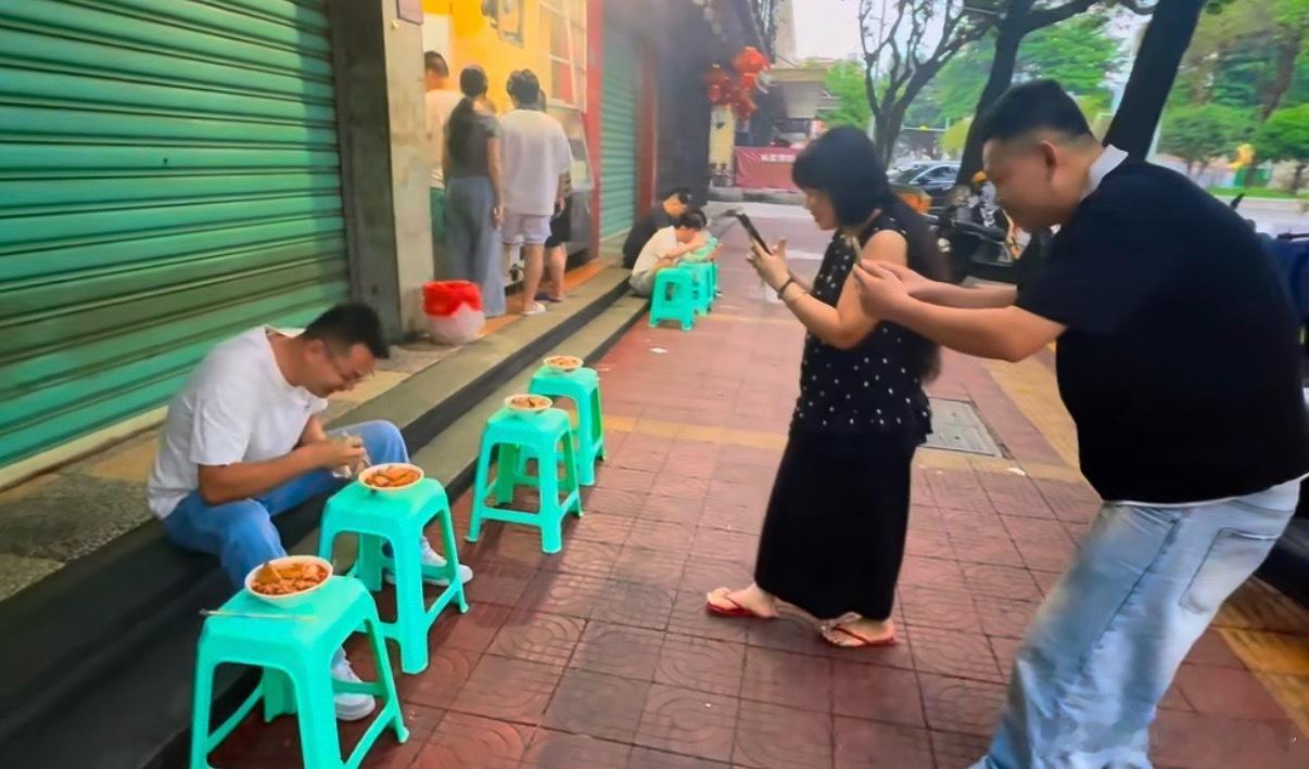 雷军的影响力太大了，一夜之间，已经出现人传人效应！