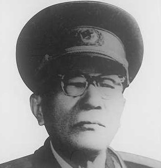 1980年，黄克诚说了一句话：“党内任何人，都不要和毛泽东同志比高低，那是开历史