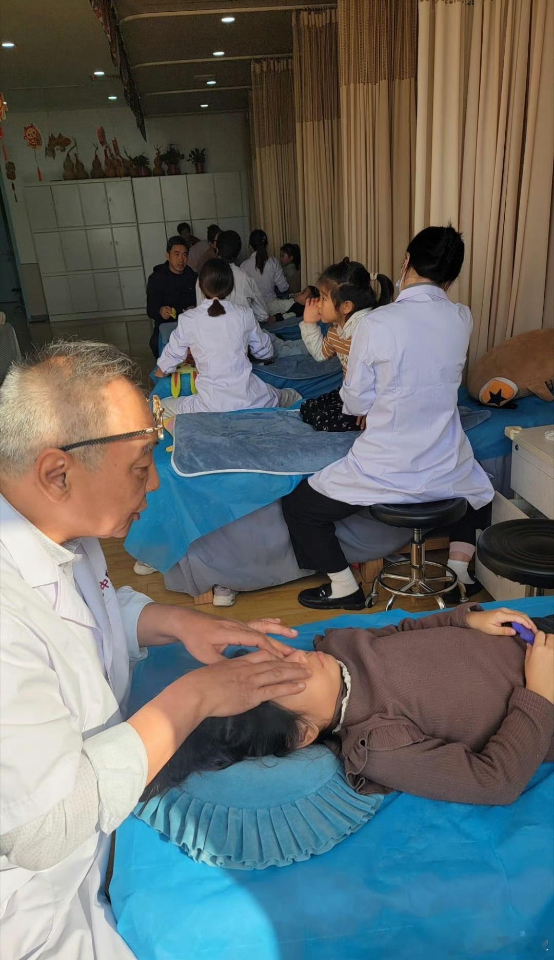 中医药调理小儿急性支气管炎的妙方急性支气管炎是一种常见的疾病，其特点为多发性比较