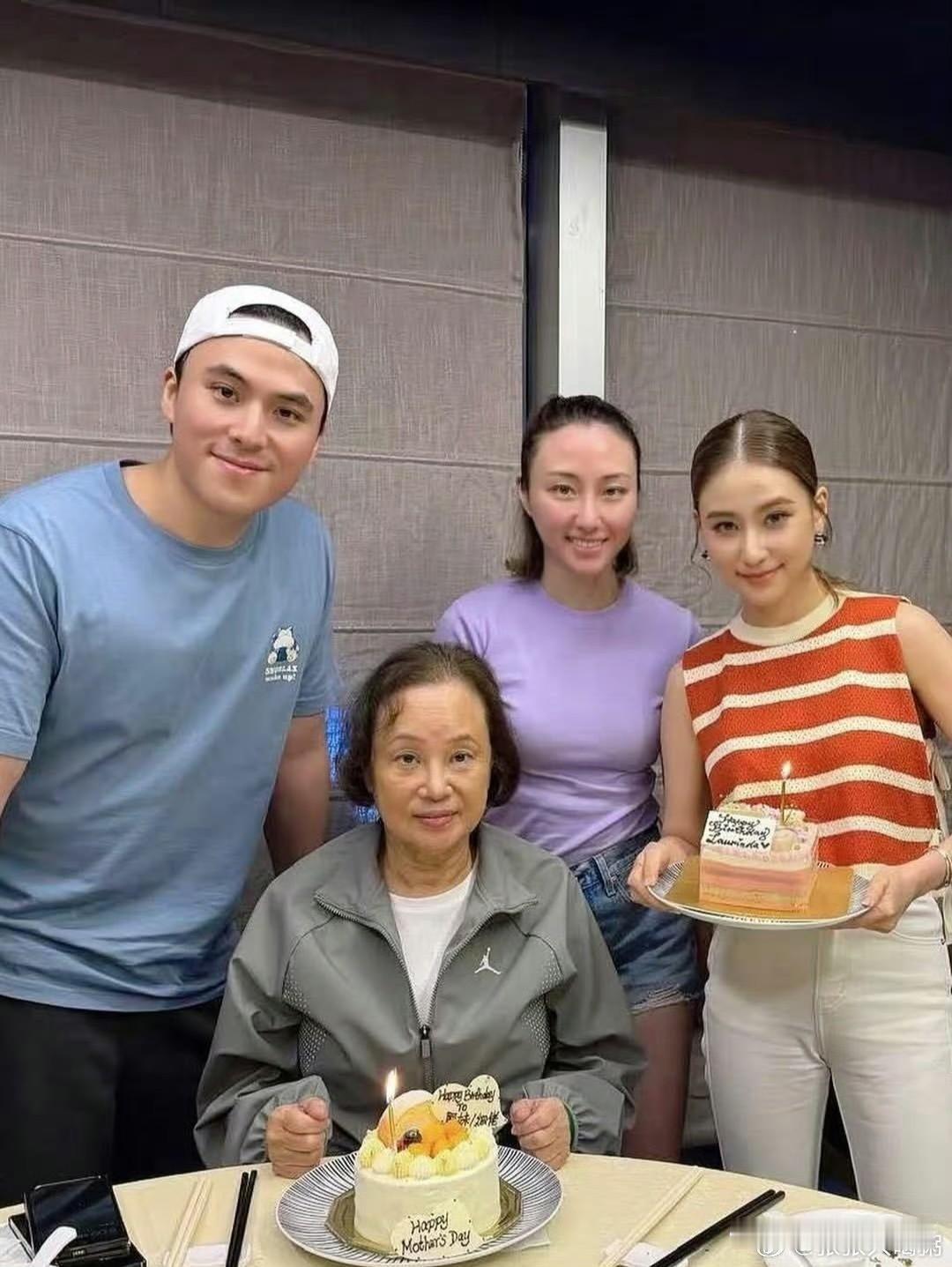 去年何超莲生日今年何猷启生日，说是全家福，但是他家里一个女婿，两个孙女都没在里