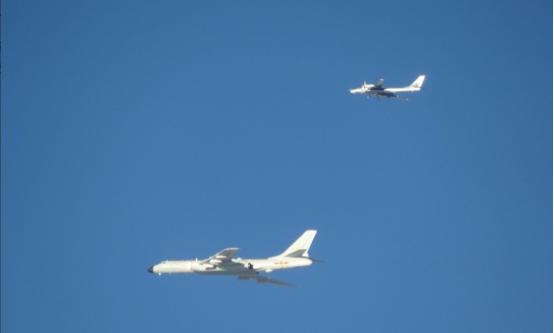 中俄轰炸机编队突破岛链，掩护辽宁舰，F-35一起飞就碰上8架歼16 12月