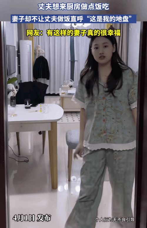 男子晚上在厨房准备做饭吃，突然，老婆听到声音过来问他:“你干啥呢？”男子跟老婆