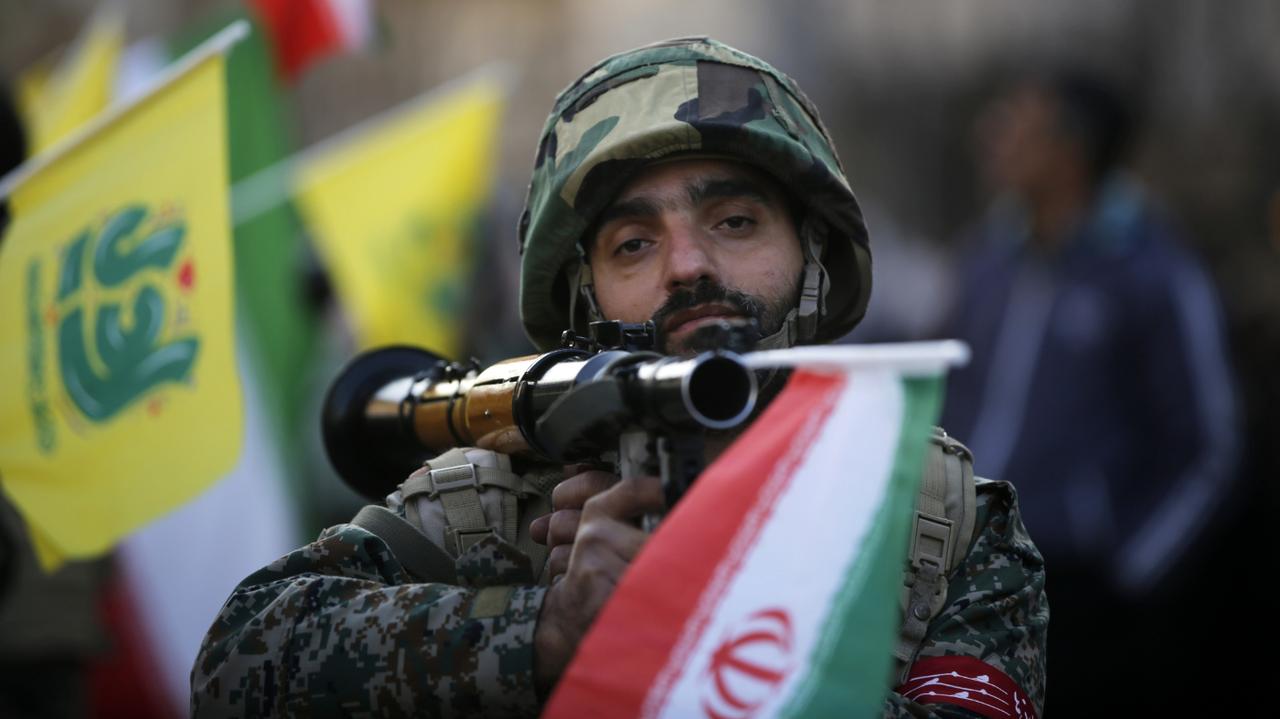 对于美国大规模调动F-15E战斗机，50架加油机，运输机奔赴中东地区，1月22日