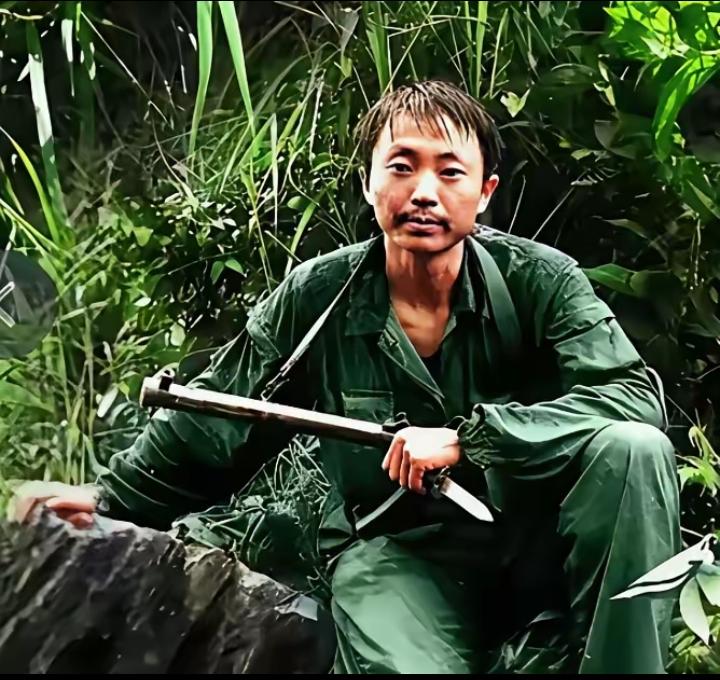 这人叫邵军青，本来是机关里画地图、算距离的参谋，一天兵都没带过。1987年，他主