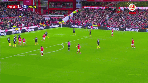 曼联的两粒丢球有点说不过去了！约罗有责任，如果是马奎尔呢？我想森林应该没有机会！