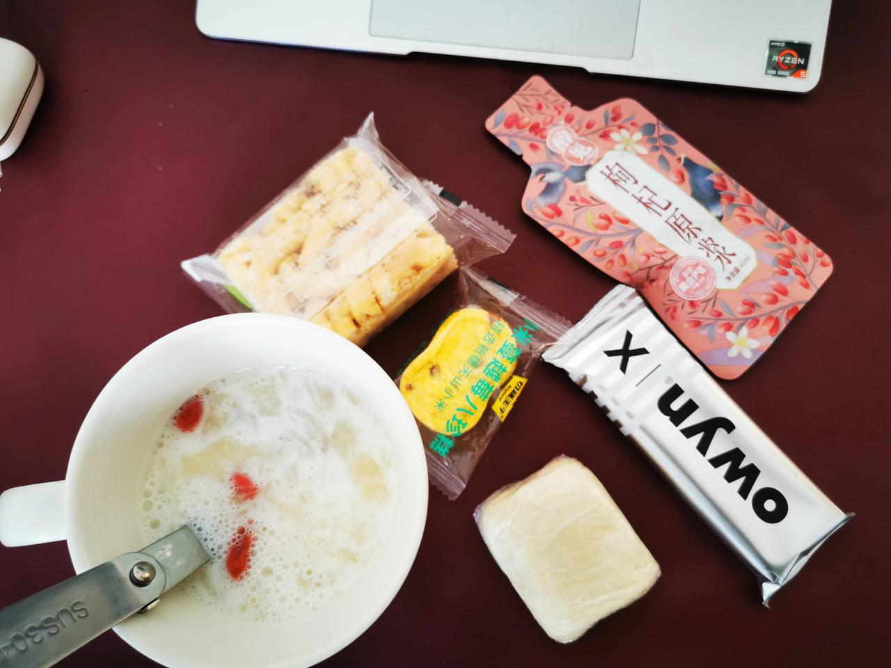 今日下午茶记录山羊奶银耳羹润肺，红枸杞原浆补气血让自己能量满满还有一些好吃