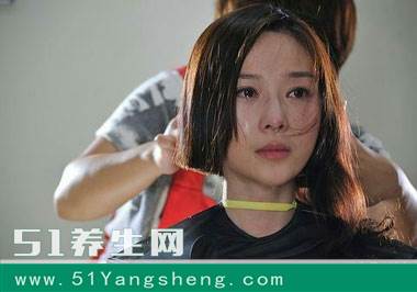 生完孩子要不要剪短发? 泣血的教训告诉你剪了吧