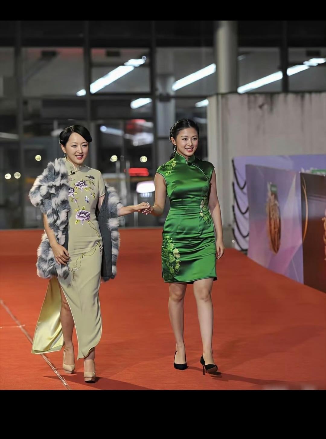 杨钰莹真的很抗老，她跟张含韵同框参加节目的时候丝毫看不出她们两个是相差18岁的人